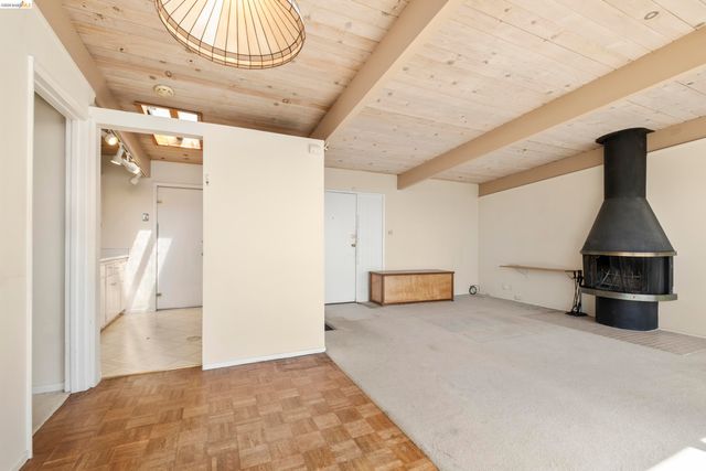 7279 Snake Rd, Oakland, CA 94611
