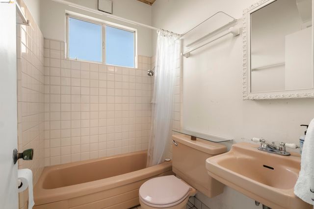 7279 Snake Rd, Oakland, CA 94611