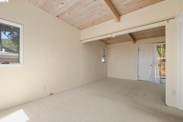 7279 Snake Rd, Oakland, CA 94611