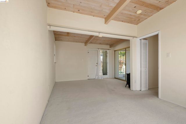 7279 Snake Rd, Oakland, CA 94611
