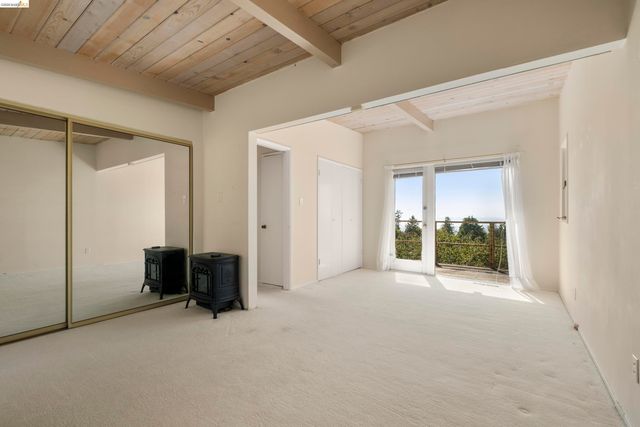 7279 Snake Rd, Oakland, CA 94611