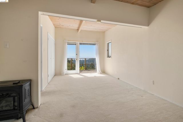7279 Snake Rd, Oakland, CA 94611