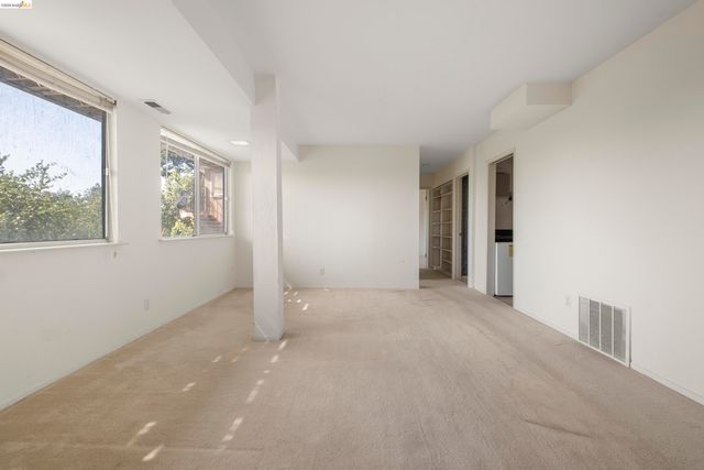 7279 Snake Rd, Oakland, CA 94611