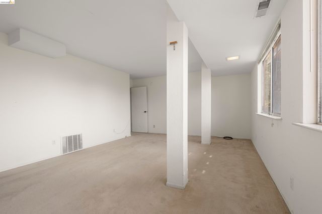 7279 Snake Rd, Oakland, CA 94611