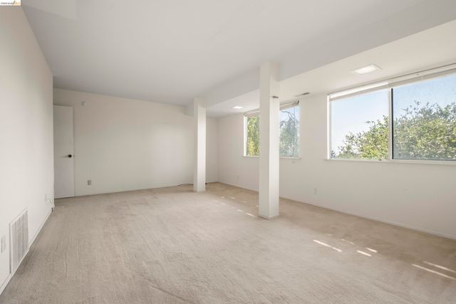 7279 Snake Rd, Oakland, CA 94611