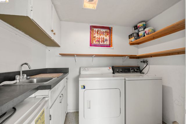 7279 Snake Rd, Oakland, CA 94611