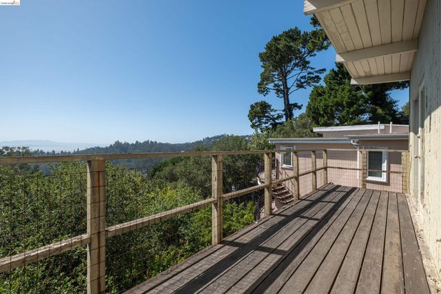 7279 Snake Rd, Oakland, CA 94611