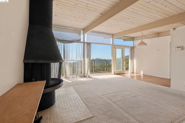 7279 Snake Rd, Oakland, CA 94611