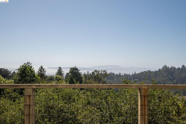 7279 Snake Rd, Oakland, CA 94611
