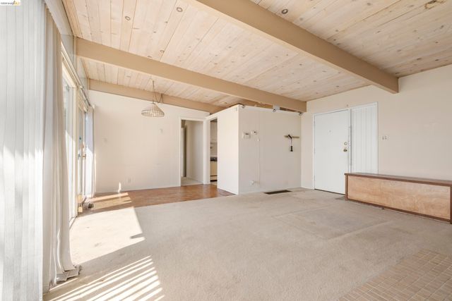 7279 Snake Rd, Oakland, CA 94611