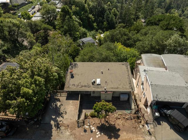 7279 Snake Rd, Oakland, CA 94611