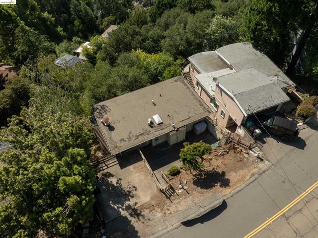 7279 Snake Rd, Oakland, CA 94611