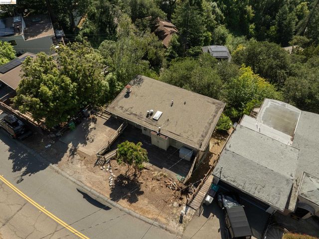 7279 Snake Rd, Oakland, CA 94611