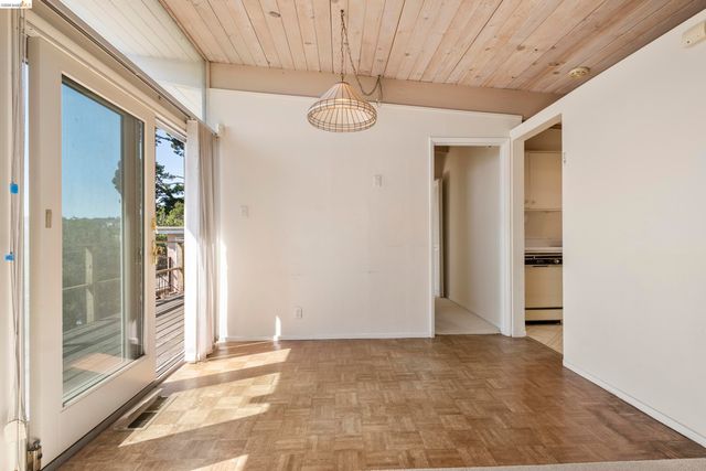 7279 Snake Rd, Oakland, CA 94611