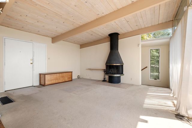 7279 Snake Rd, Oakland, CA 94611