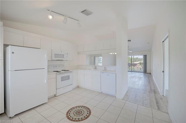 5709 Foxlake DR 208, North Fort Myers, FL 33917