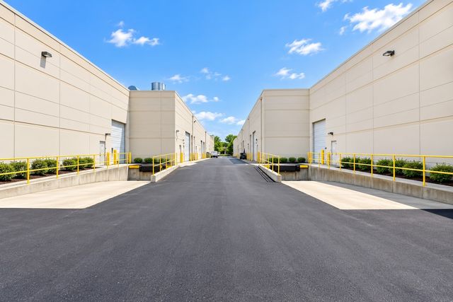 475 Quadrangle Drive F, Bolingbrook, IL 60440