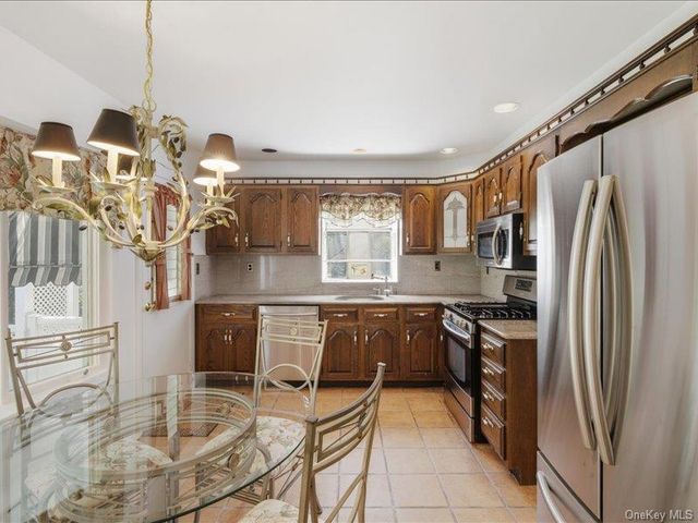 100 Bayberry Avenue, Garden City, NY 11530
