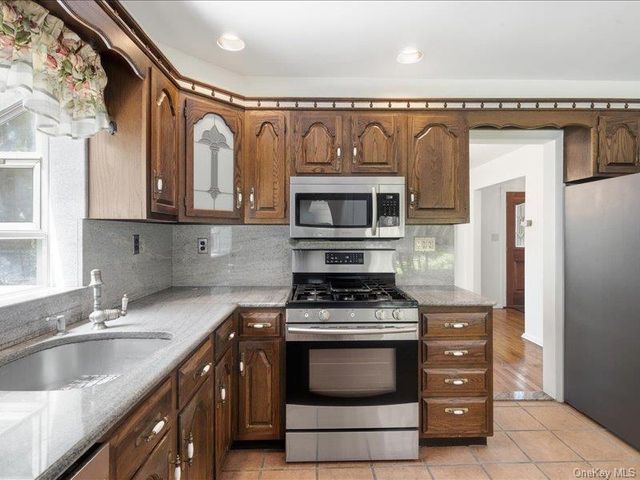 100 Bayberry Avenue, Garden City, NY 11530