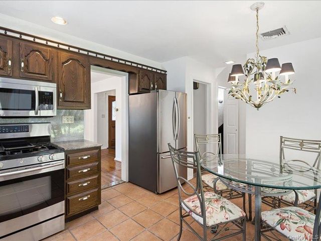 100 Bayberry Avenue, Garden City, NY 11530