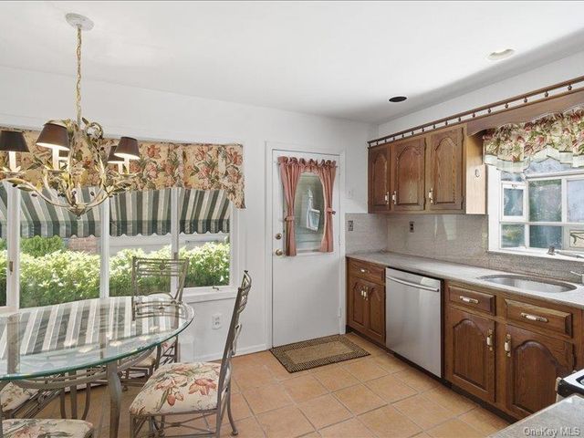 100 Bayberry Avenue, Garden City, NY 11530