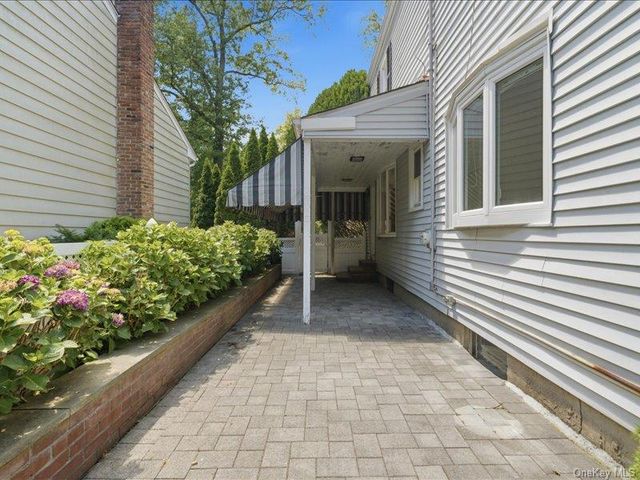 100 Bayberry Avenue, Garden City, NY 11530