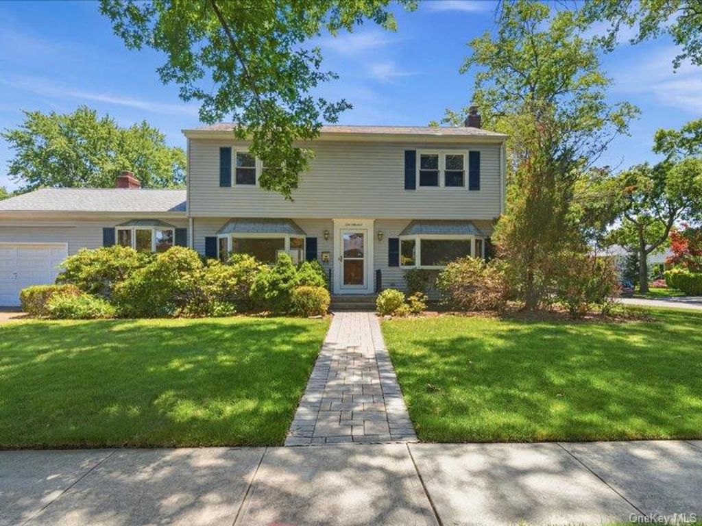 100 Bayberry Avenue, Garden City, NY 11530