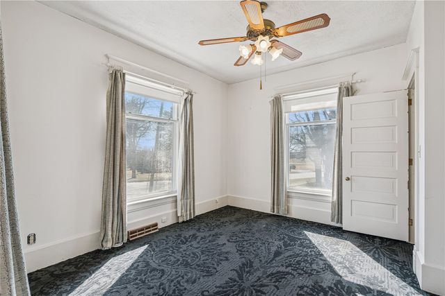 322 W College Blvd, Mt Vernon, IA 52314