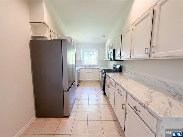616 River Road, Teaneck, NJ 07666