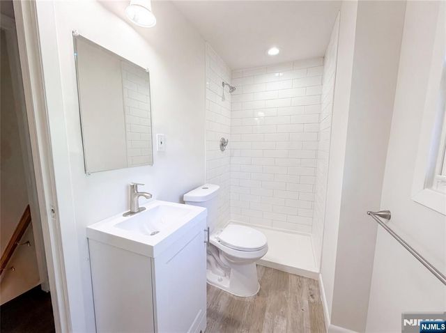616 River Road, Teaneck, NJ 07666