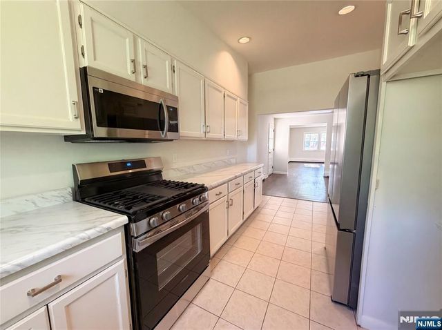 616 River Road, Teaneck, NJ 07666