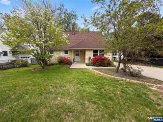 616 River Road, Teaneck, NJ 07666