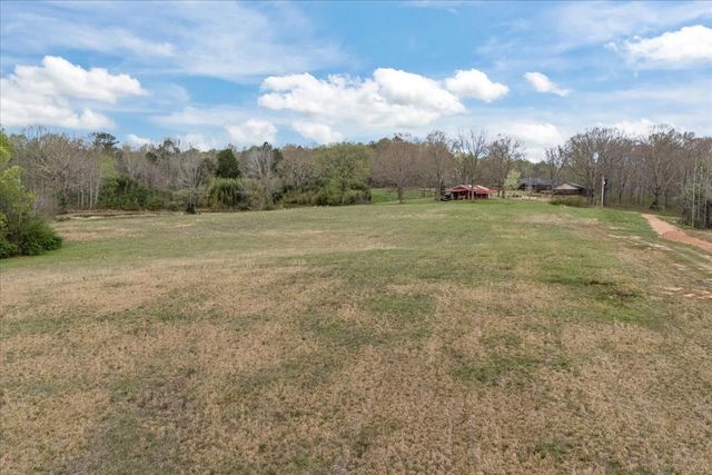 1759 McKelvy Rd, Camden, TN 38320