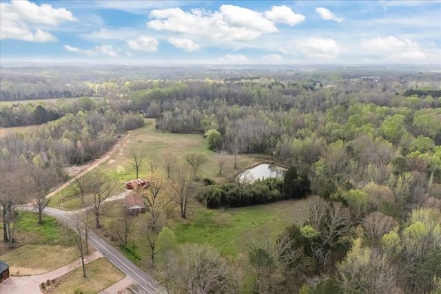 1759 McKelvy Rd, Camden, TN 38320