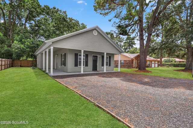 909 E 3rd Street, Darien, GA 31305