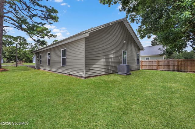 909 E 3rd Street, Darien, GA 31305