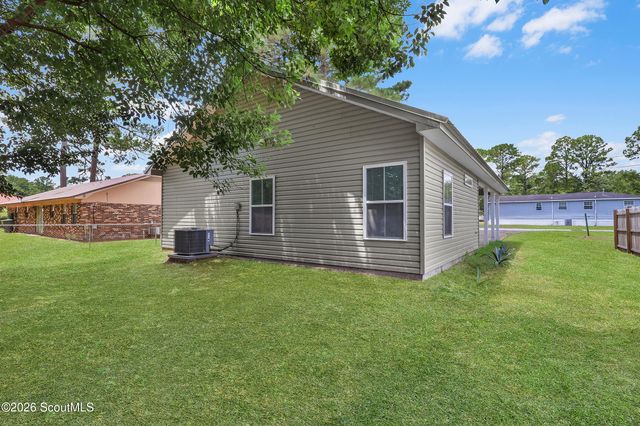 909 E 3rd Street, Darien, GA 31305