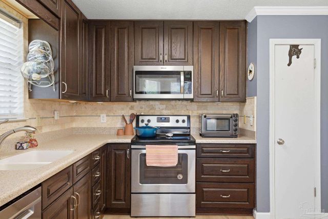 1917 Estival St, Ft Walton Beach, FL 32547