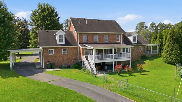 444 Old Pond Lane, Dickson, TN 37055