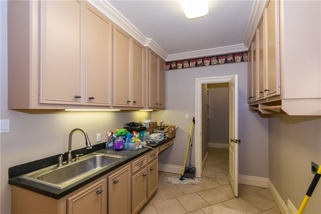 1921 Caroline Ave, Alice, TX 78332