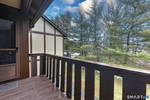 110 Foxwood Close 110, Milford, CT 06461