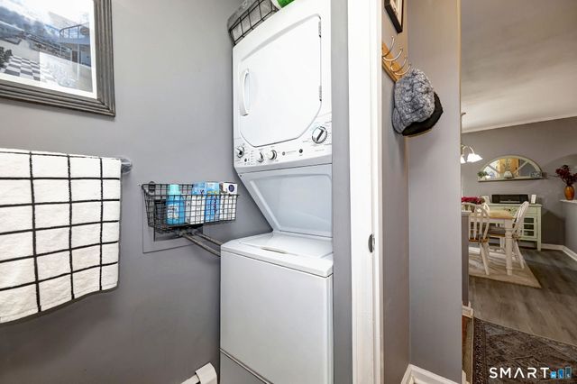 110 Foxwood Close 110, Milford, CT 06461