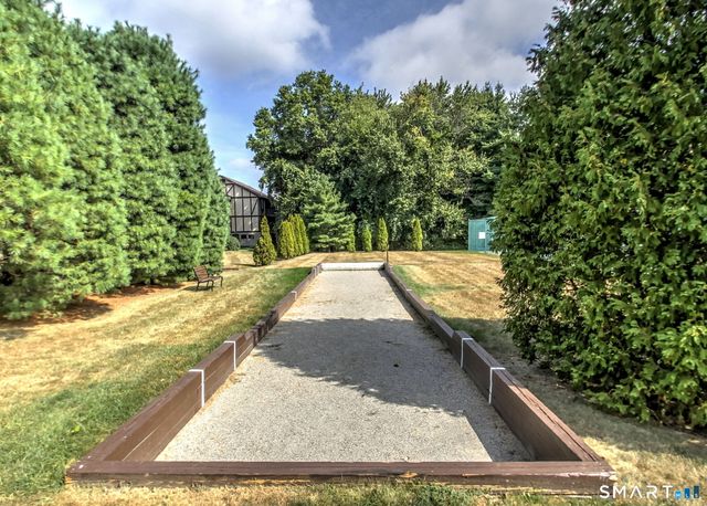 110 Foxwood Close 110, Milford, CT 06461