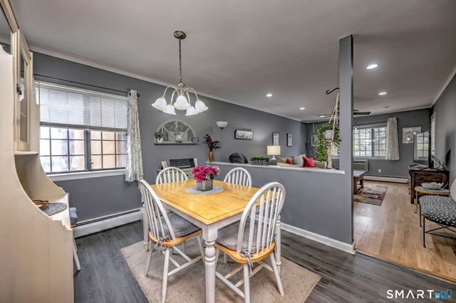 110 Foxwood Close 110, Milford, CT 06461