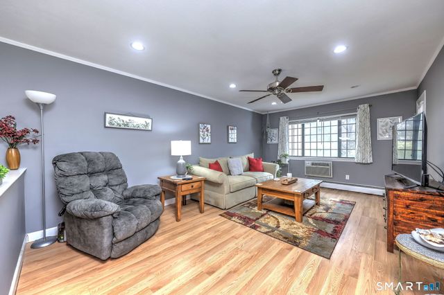 110 Foxwood Close 110, Milford, CT 06461