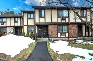 110 Foxwood Close 110, Milford, CT 06461