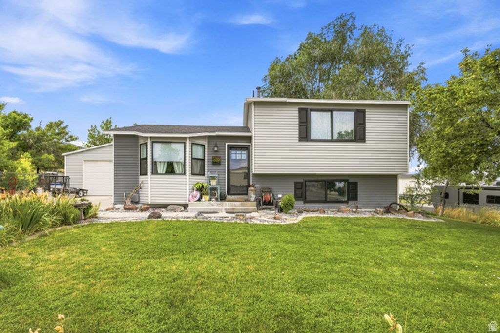 697 W 3 O'CLOCK DR, Tooele, UT 84074 — photo 2