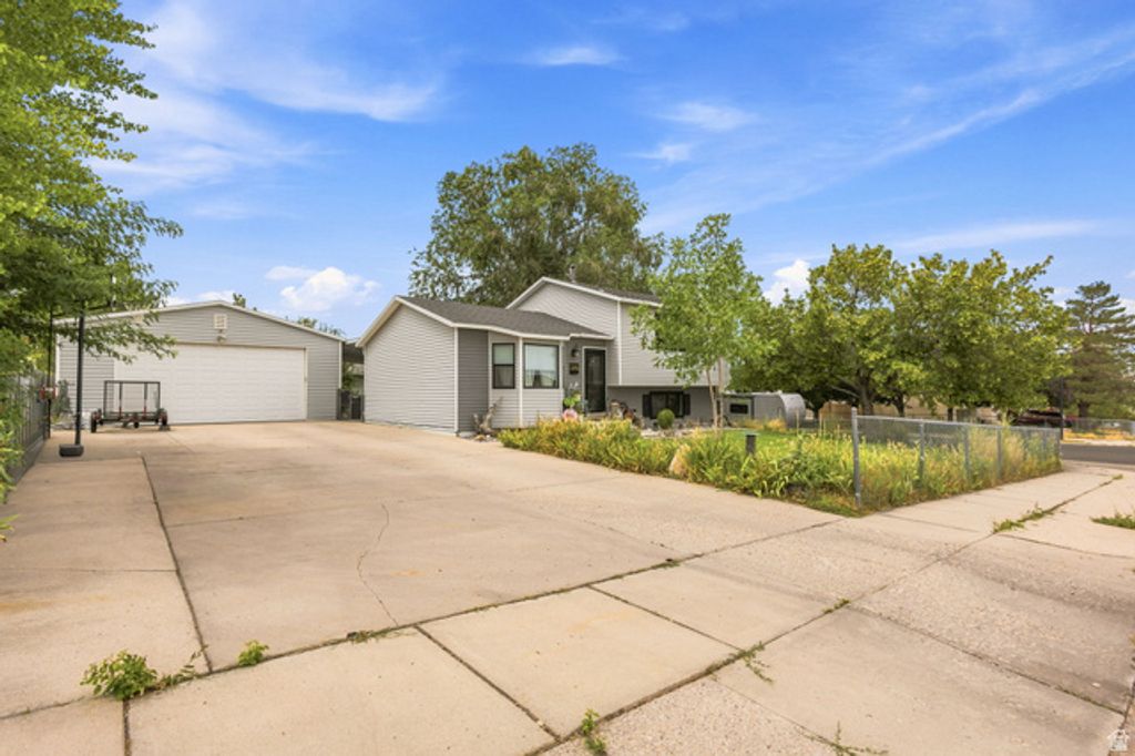 697 W 3 O'CLOCK DR, Tooele, UT 84074 — photo 4