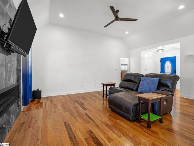 335 War Emblem Drive, Boiling Springs, SC 29316