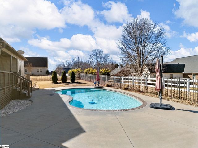 335 War Emblem Drive, Boiling Springs, SC 29316